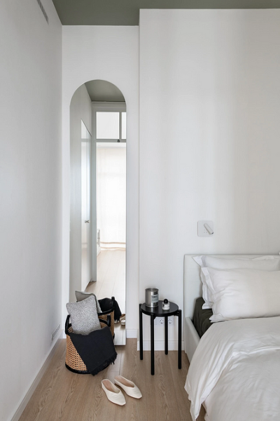 Зеркало в спальне: за и против, разновидности, варианты размещения (73 фото)