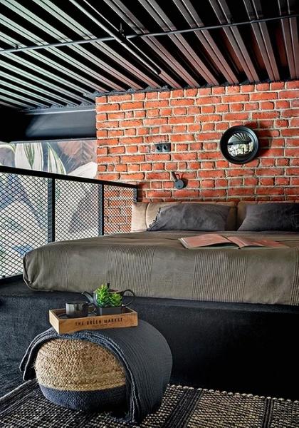 6 маленьких квартир, которые спас антресольный этаж