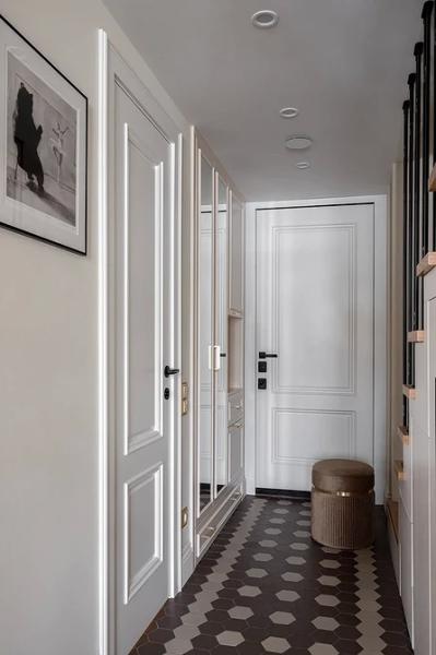 6 маленьких квартир, которые спас антресольный этаж