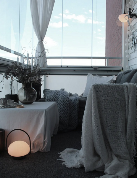 
                                7 лучших идей для оформления стильного зимнего балкона                            