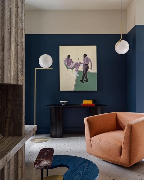 
                                Дизайн гостиной-2024: 9 главных трендов и 92 фото модных интерьеров                            