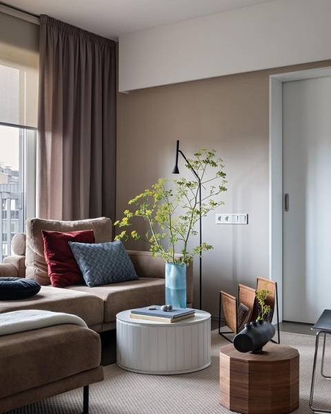 
                                Дизайн гостиной-2024: 9 главных трендов и 92 фото модных интерьеров                            