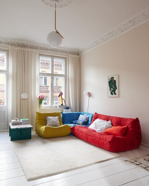 
                                Дизайн гостиной-2024: 9 главных трендов и 92 фото модных интерьеров                            