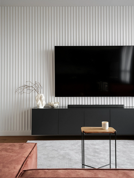 
                                Дизайн гостиной-2024: 9 главных трендов и 92 фото модных интерьеров                            