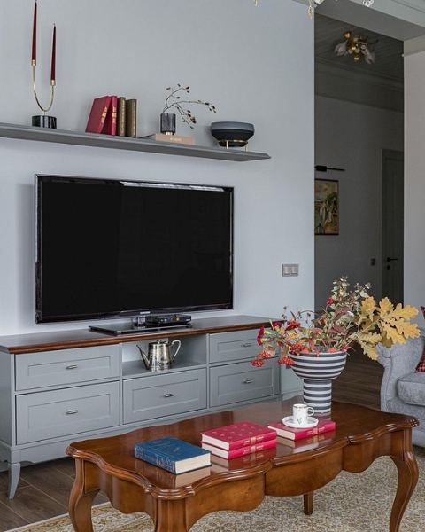 
                                Дизайн гостиной-2024: 9 главных трендов и 92 фото модных интерьеров                            