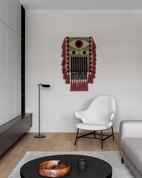 
                                Дизайн гостиной-2024: 9 главных трендов и 92 фото модных интерьеров                            