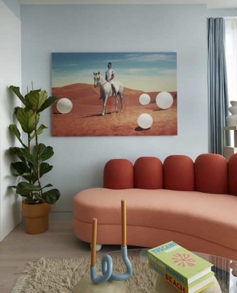 
                                Дизайн гостиной-2024: 9 главных трендов и 92 фото модных интерьеров                            