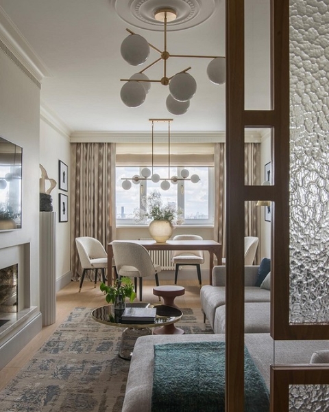 
                                Дизайн гостиной-2024: 9 главных трендов и 92 фото модных интерьеров                            