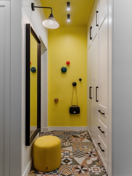 Это выглядит потрясающе! 6 ярких цветов для прихожей, которые выбрали дизайнеры