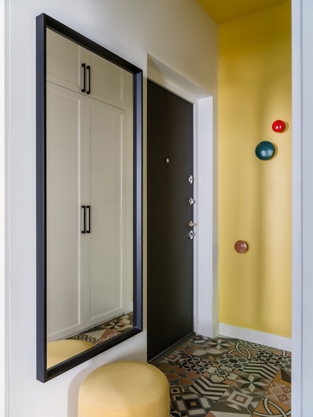 Это выглядит потрясающе! 6 ярких цветов для прихожей, которые выбрали дизайнеры