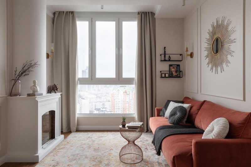 Как оформить стену за диваном? 7 потрясающих дизайнерских примеров с зеркалом