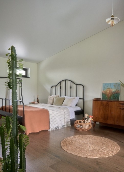 Как в современной деревне! Гостевой дом 66 кв. м с баней, где заказчиком выступила дизайнер