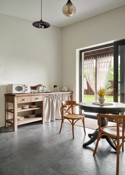 Как в современной деревне! Гостевой дом 66 кв. м с баней, где заказчиком выступила дизайнер