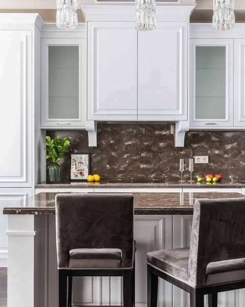 Коричневый в интерьере: варианты применения и 10 лучших цветов-компаньонов (137 фото)