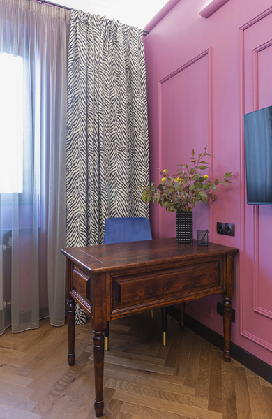 Коричневый в интерьере: варианты применения и 10 лучших цветов-компаньонов (137 фото)