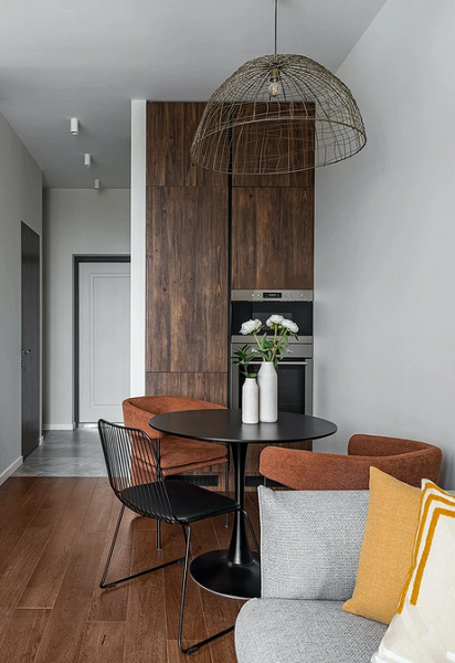 Коричневый в интерьере: варианты применения и 10 лучших цветов-компаньонов (137 фото)