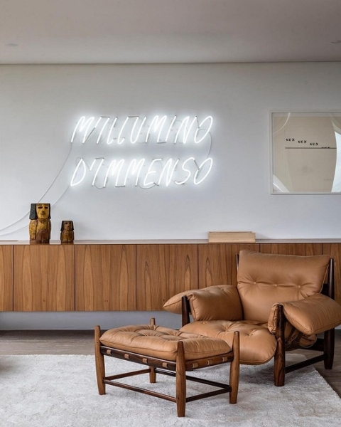 Коричневый в интерьере: варианты применения и 10 лучших цветов-компаньонов (137 фото)