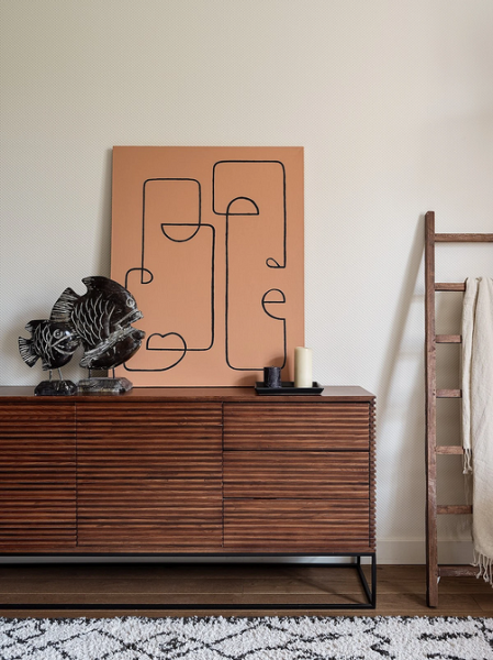 Коричневый в интерьере: варианты применения и 10 лучших цветов-компаньонов (137 фото)