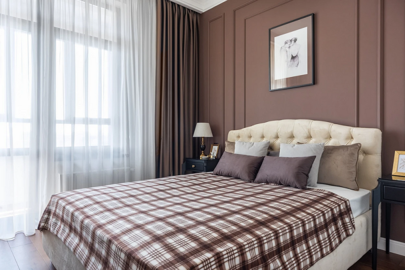 Коричневый в интерьере: варианты применения и 10 лучших цветов-компаньонов (137 фото)