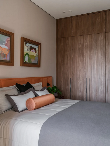 Коричневый в интерьере: варианты применения и 10 лучших цветов-компаньонов (137 фото)