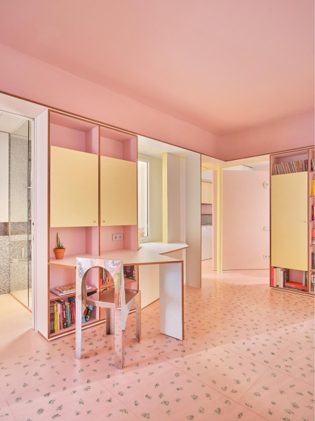 Квартира в цветах зефира, пастилы и сливочного крема в Барселоне