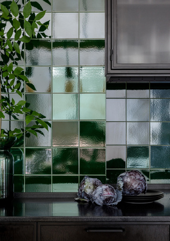 Маленькая студия с тремя панорамными окнами в Москве