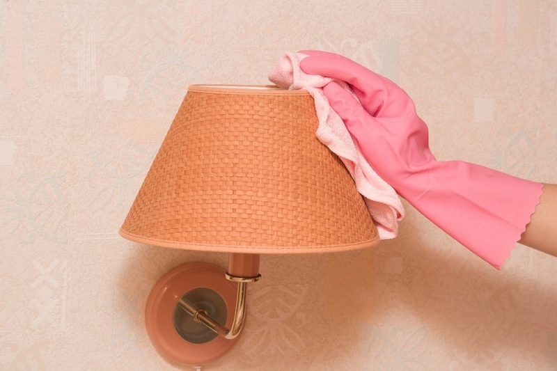 Моем люстру быстро и легко: 7 способов для разных материалов (от хрусталя до металла)