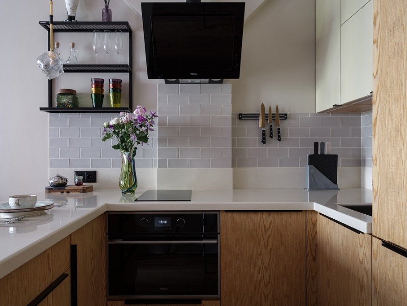 Такого вы еще не видели! Узкая студия 31 кв. м в здании склада типографии «Красная звезда»