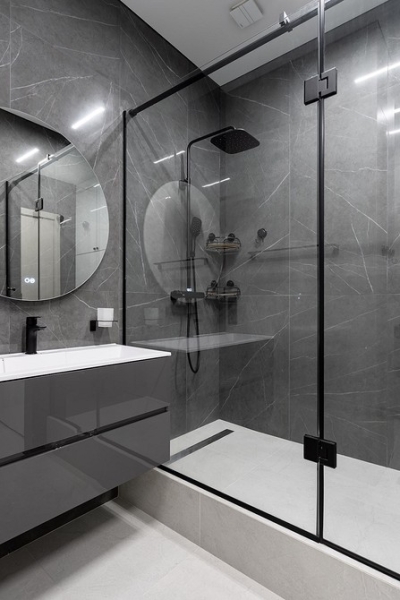 
                                Трешка на пятерых: удобная перепланировка и комфортный интерьер квартиры 74 кв. м                            