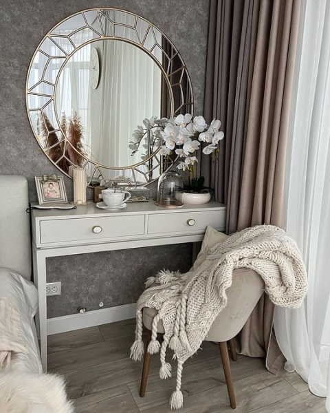 
                                Туалетный столик с зеркалом: какой выбрать и где поставить (80 фото)                            