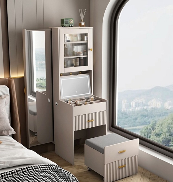 
                                Туалетный столик с зеркалом: какой выбрать и где поставить (80 фото)                            