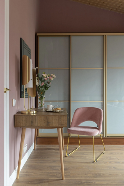 
                                Туалетный столик с зеркалом: какой выбрать и где поставить (80 фото)                            