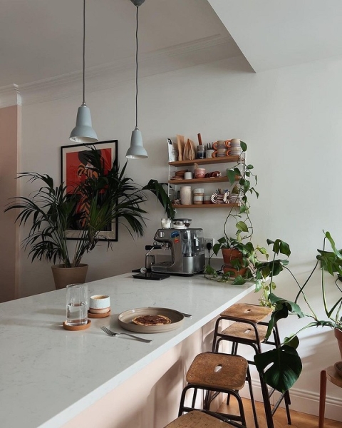 Вы бы не подумали: 8 необычных мест для хранения на кухне