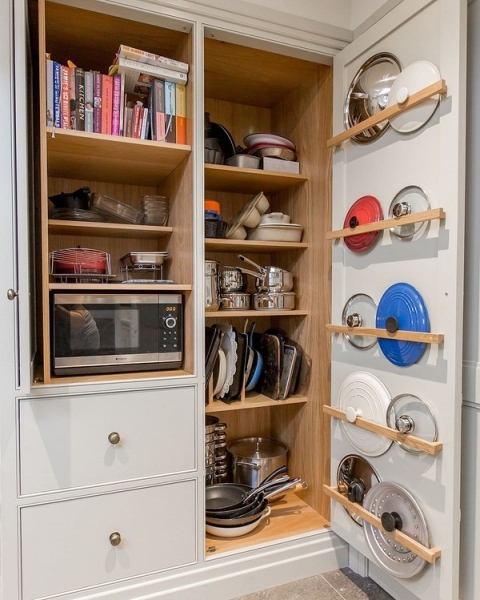 Вы бы не подумали: 8 необычных мест для хранения на кухне
