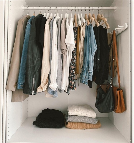 10 способов использовать маленький шкаф по максимуму (поместится вся одежда!)