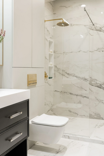 
                                8 красивых идей для хранения в душевой кабине                            