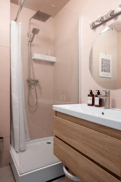 
                                8 красивых идей для хранения в душевой кабине                            