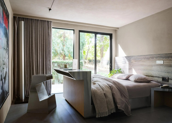 Черный дом, вдохновленный бондианой, в Хэмптонс