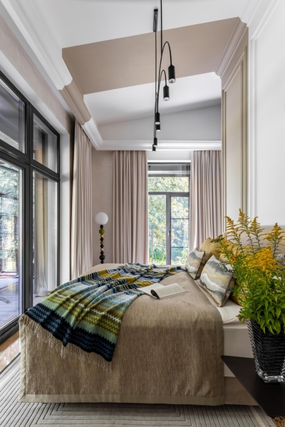 Эклектичный дом в Подмосковье с антиквариатом и современным искусством