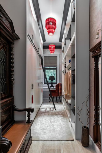 Эклектичный дом в Подмосковье с антиквариатом и современным искусством