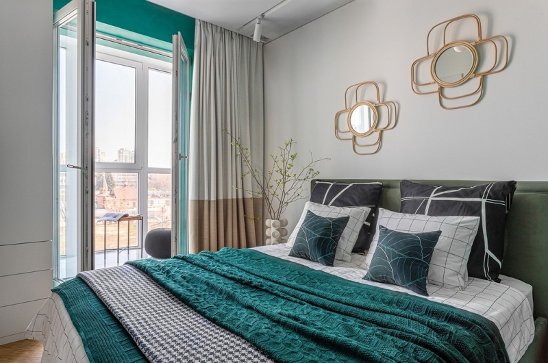 Это восторг! Обычная двушка 54 кв. м, из которой выжали максимум. Большая ванная и яркий интерьер