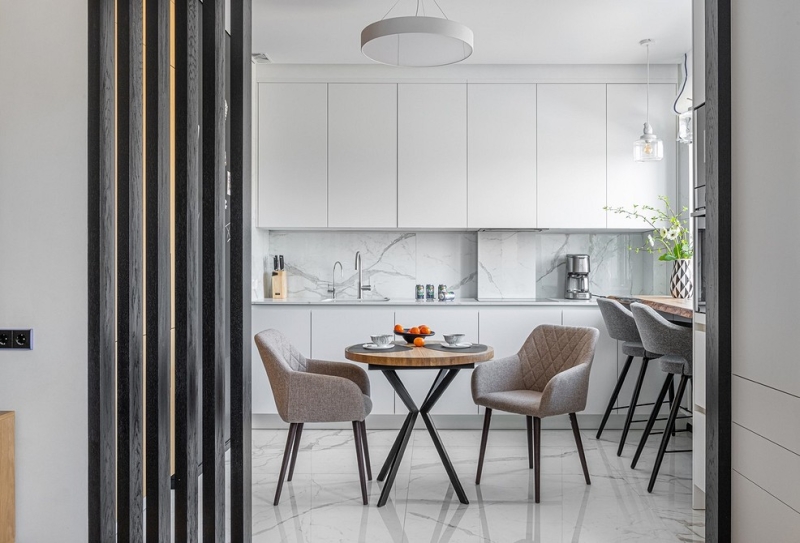 Это восторг! Обычная двушка 54 кв. м, из которой выжали максимум. Большая ванная и яркий интерьер