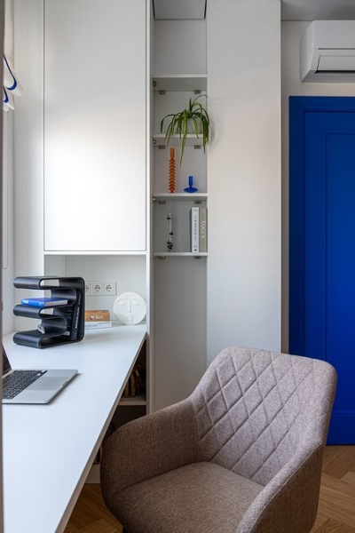 Это восторг! Обычная двушка 54 кв. м, из которой выжали максимум. Большая ванная и яркий интерьер