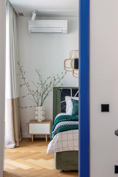 Это восторг! Обычная двушка 54 кв. м, из которой выжали максимум. Большая ванная и яркий интерьер