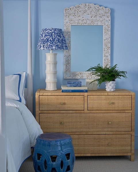 Голубая спальня: идеи оформления, подходящие стили и 110 фото