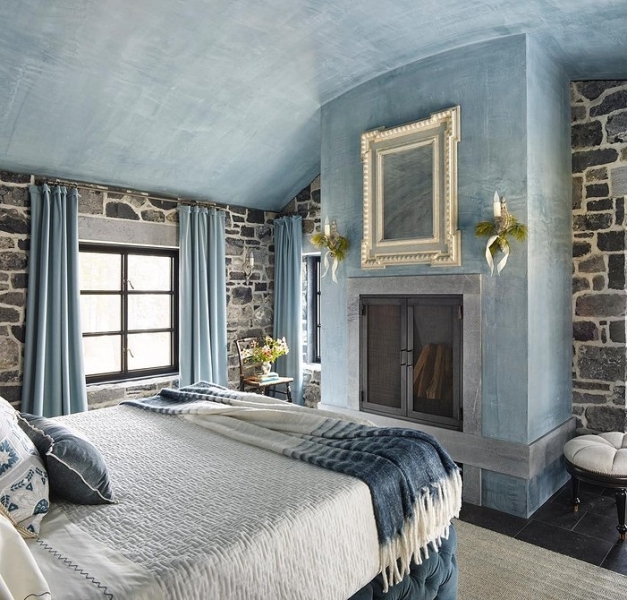 Голубая спальня: идеи оформления, подходящие стили и 110 фото