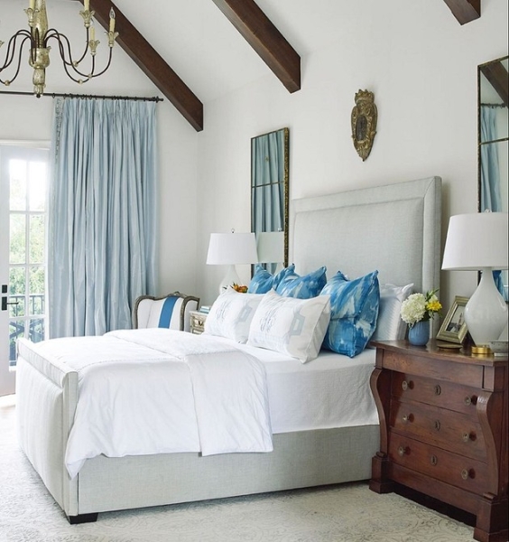 Голубая спальня: идеи оформления, подходящие стили и 110 фото