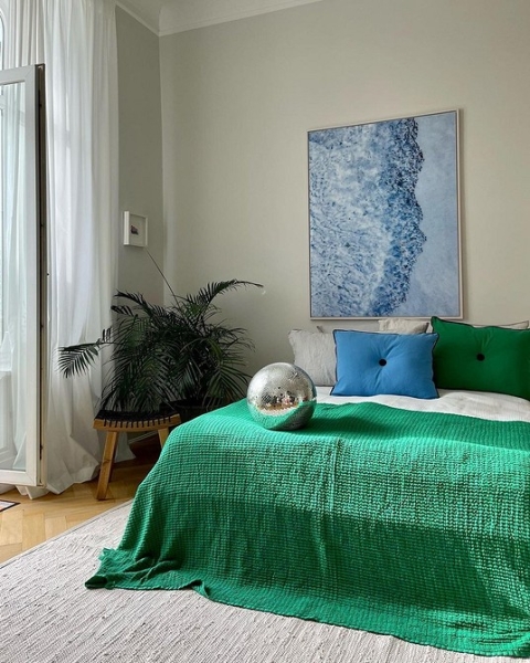 Голубая спальня: идеи оформления, подходящие стили и 110 фото