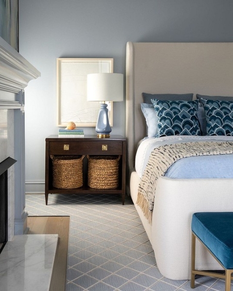 Голубая спальня: идеи оформления, подходящие стили и 110 фото