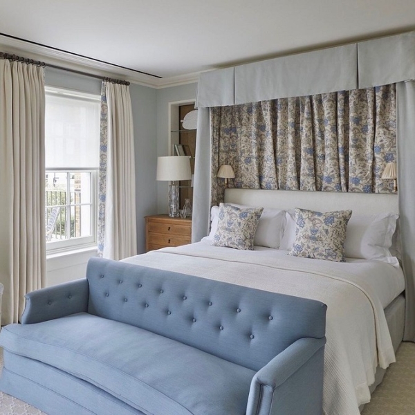 Голубая спальня: идеи оформления, подходящие стили и 110 фото